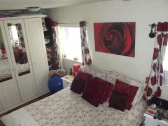 2 Bedroom End of Ter...