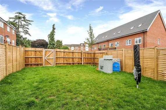 5 Bedroom Town House