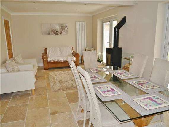 5&nbsp;Bedroom&nbsp;Detached