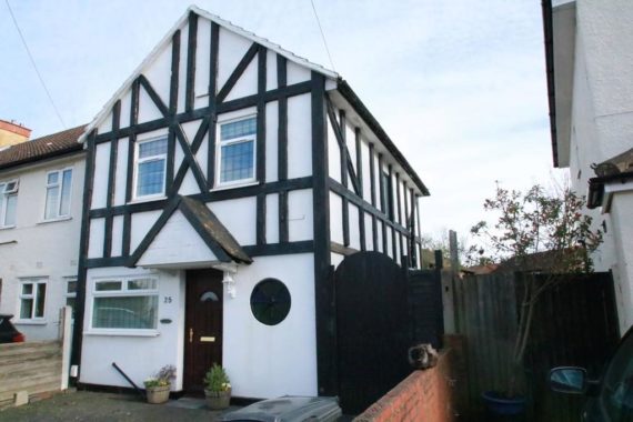 3 Bedroom End of Ter...