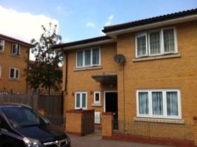 2 Bedroom End of Ter...