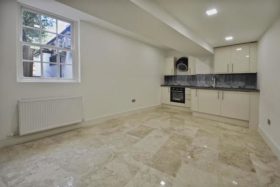 3 bedroom Flat to rent