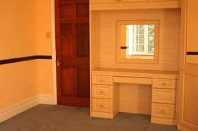 5 Bedroom Semi-Detac...