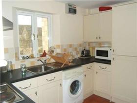 2 Bedroom End of Ter...