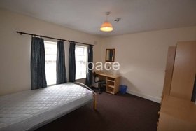 6 Bedroom Terraced
