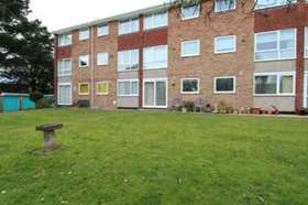 2 bedroom Ground Flat for sale