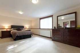 6 Bedroom Detached V...
