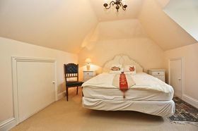 6 Bedroom Detached