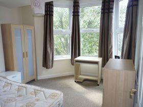 6 Bedroom Flat