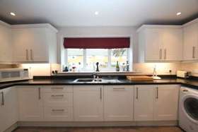2 Bedroom End of Ter...
