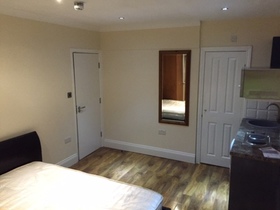 GOLDERS GREEN  LONDON, NW11 7E...