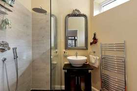 1 Bedroom Apartment