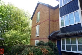 Addlestone, KT15 1UR