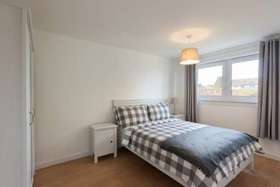 1 Bedroom End of Ter...