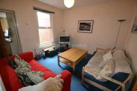 6 Bedroom Terraced
