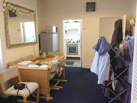 1 Bedroom End of Ter...