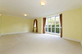 2 Bedroom Ground Fla...