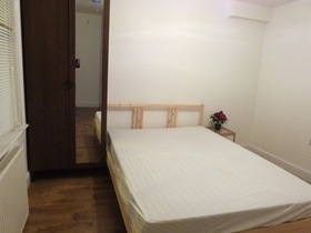 EAST FINCHLEY  LONDON, N2 8BG