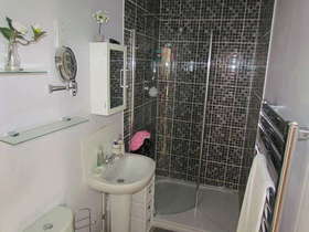 1 Bedroom Apartment