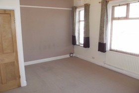 3 Bedroom End of Ter...