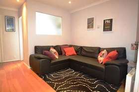2 Bedroom End of Ter...