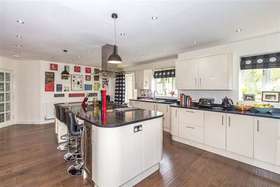 6 Bedroom Detached