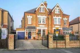 6&nbsp;Bedroom&nbsp;Semi-Detac...