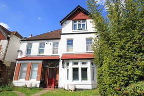 Surbiton Surrey, KT5 8PJ