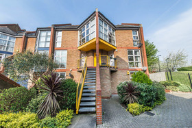 2 Bedroom Ground Fla...