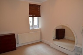 Lonsdale Drive  Oakwood, EN2 7...