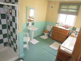 6 Bedroom Semi-Detac...