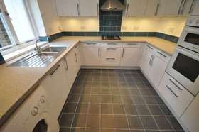 4 Bedroom End of Ter...