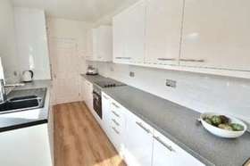 2 Bedroom End of Ter...