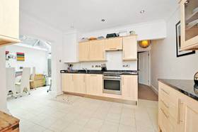 2 Bedroom Ground Fla...