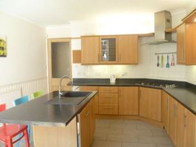 4 bedroom Flat to rent