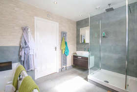 4 Bedroom Semi-Detac...
