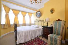 2 Bedroom End of Ter...
