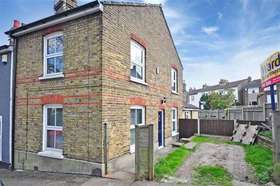 2 Bedroom End of Ter...