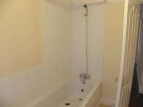 2 Bedroom End of Ter...