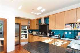 6&nbsp;Bedroom&nbsp;Detached