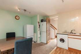 2 Bedroom End of Ter...