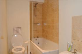 8 Bedroom End of Ter...