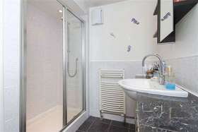 2 Bedroom End of Ter...