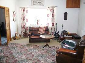 3 Bedroom End of Ter...