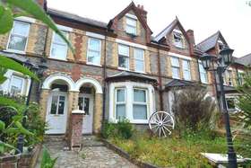 6 Bedroom Terraced