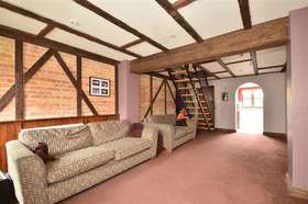 2 Bedroom End of Ter...