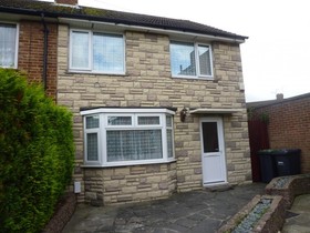 2 Bedroom End of Ter...