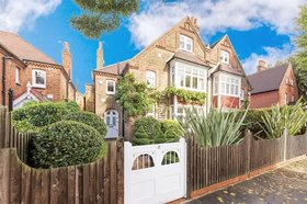 5&nbsp;Bedroom&nbsp;Detached