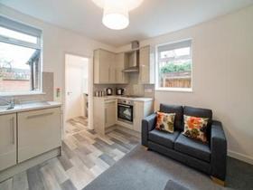 4 bedroom Flat to rent