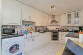 3 bedroom Flat for sale